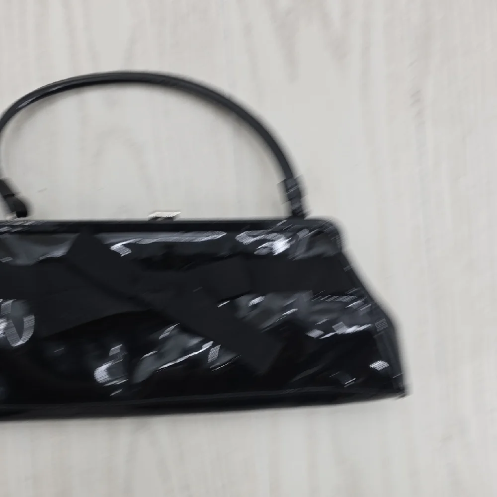 Elegant Black Women's Handbag - Picture 9 of 10